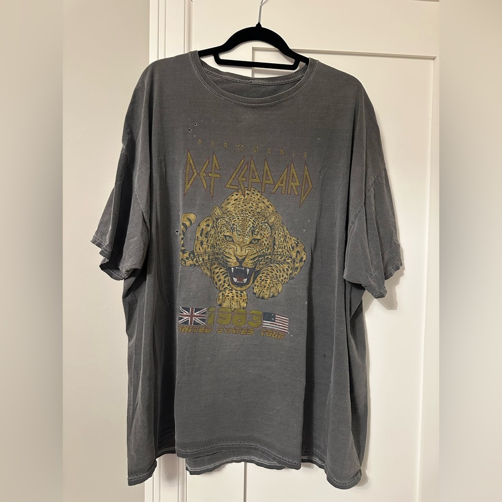 Def Leppard oversized graphic tee